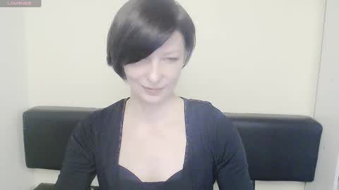 Snapshot of angelinalov_ chatting on February 13, 10:55 am Angelina online show from February 13, 10:55 am