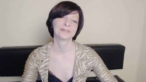 Snapshot of angelinalov_ chatting on February 8, 7:37 am Angelina online show from February 8, 7:37 am