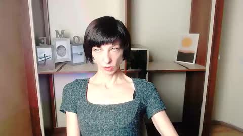 Snapshot of angelinalov_ chatting on September 22, 6:39 am Angelina online show from September 22, 6:39 am