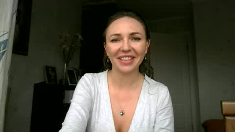 angelinalove28 online show from October 8, 6:52 am