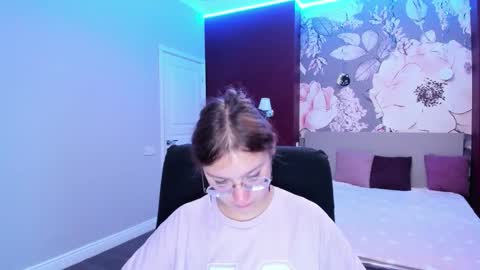 AngelinaLow online show from September 17, 11:46 am