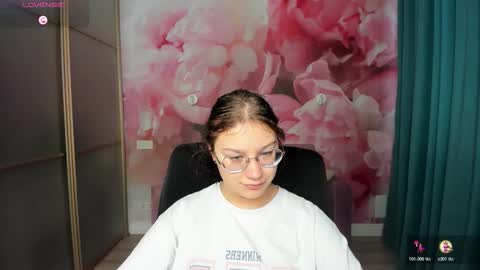 AngelinaLow online show from October 27, 12:27 pm