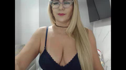 angelinna_12 online show from December 15, 6:20 am