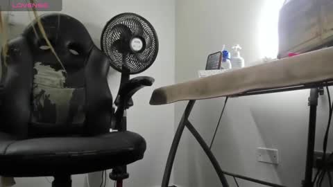 Snapshot of angell_hans11_aws chatting on December 24, 6:00 am Im Angel online show from December 24, 6:00 am