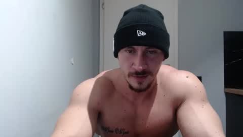  ------- SEX SHOW WITH GUYS AND GIRLS  MUSCLE SHOW online show from January 6, 9:54 pm