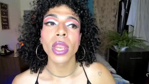 angelwhitte online show from April 15, 2:04 am