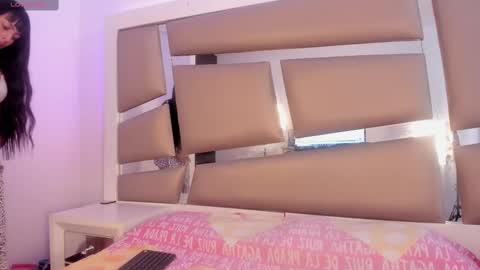 Snapshot of angely_js chatting on January 27, 7:35 pm angely_js online show from January 27, 7:35 pm