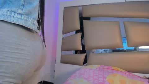 Snapshot of angely_js chatting on March 1, 8:32 pm angely_js online show from March 1, 8:32 pm