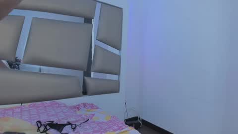 Snapshot of angely_js chatting on February 26, 8:36 pm angely_js online show from February 26, 8:36 pm