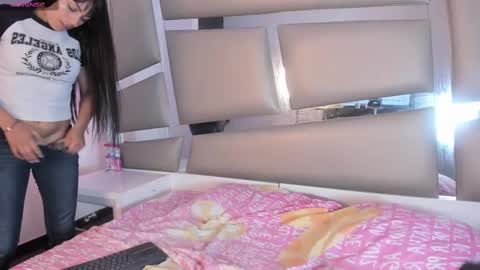 Snapshot of angely_js chatting on February 6, 2:11 am angely_js online show from February 6, 2:11 am