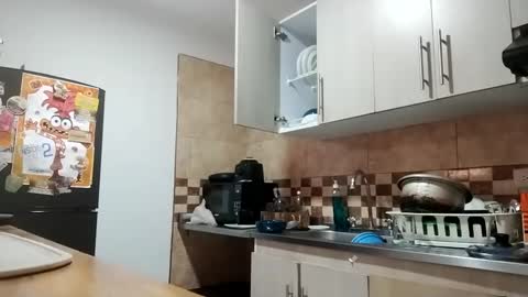 Angie online show from December 21, 7:49 pm