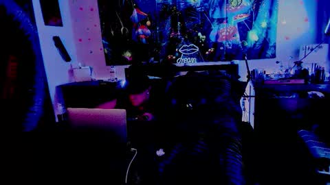 Snapshot of anglz017 chatting on October 5, 11:18 am Anglz017 online show from October 5, 11:18 am
