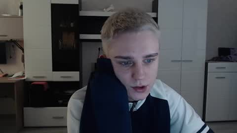 Snapshot of angryzan chatting on February 19, 6:44 am vodka online show from February 19, 6:44 am