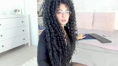 anissia teaser online show from September 30, 5:40 am