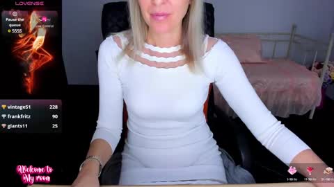 Snapshot of anita_tayson chatting on February 4, 10:10 am Anita online show from February 4, 10:10 am