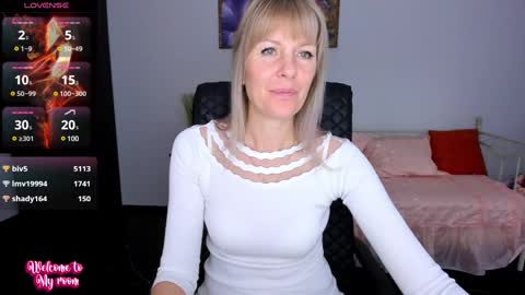 Snapshot of anita_tayson chatting on February 8, 10:39 am Anita online show from February 8, 10:39 am