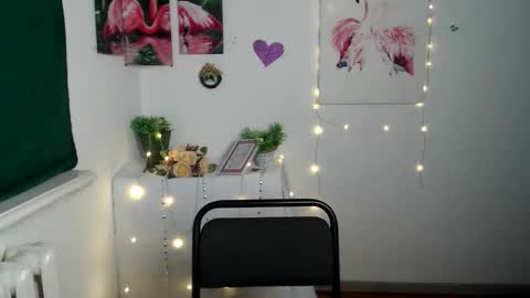 anitaa_a online show from October 9, 5:35 am