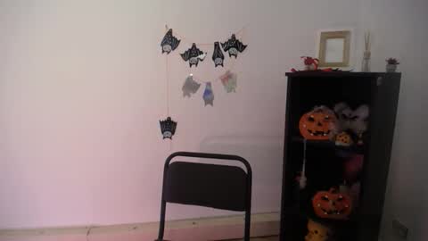 anitaa_a online show from November 9, 7:45 am