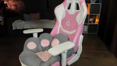 AnnaThe next stream is tomorrow online show from October 19, 6:18 am