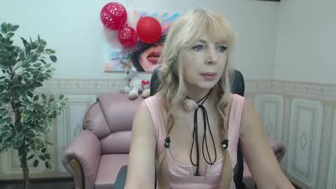 Snapshot of anna_ditrih chatting on February 15, 3:50 pm Anna Ditrih online show from February 15, 3:50 pm
