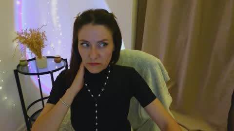 annaabels online show from September 22, 7:51 pm