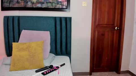 AnnaBrooks online show from May 8, 6:46 pm