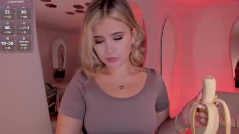 Snapshot of annabrooks_ chatting on March 11, 7:36 pm Anna Brooks online show from March 11, 7:36 pm
