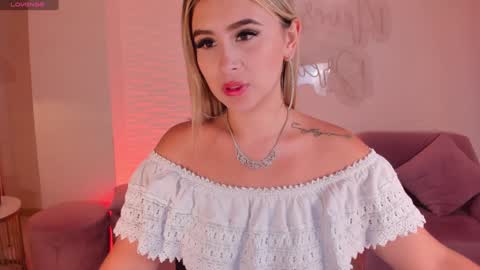 Snapshot of annabrooks_ chatting on January 30, 7:48 pm Anna Brooks online show from January 30, 7:48 pm