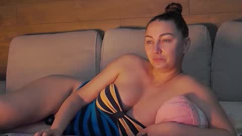 annasplash online show from October 7, 6:31 am