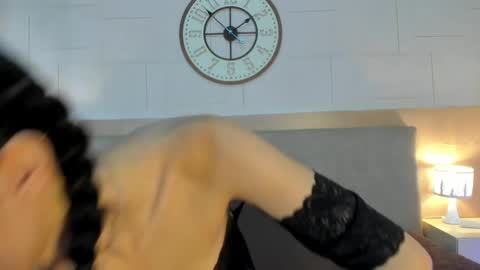 anne_millerr online show from May 8, 11:49 am