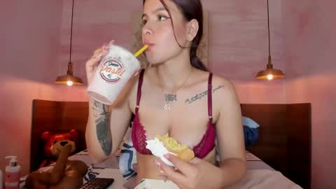 Snapshot of annedixie chatting on February 20, 12:25 pm Anne online show from February 20, 12:25 pm