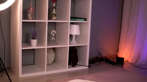 Anne online show from March 3, 5:47 am