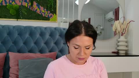 Anne Rey online show from April 20, 3:20 am