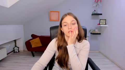 annewilsonn online show from April 17, 11:23 am