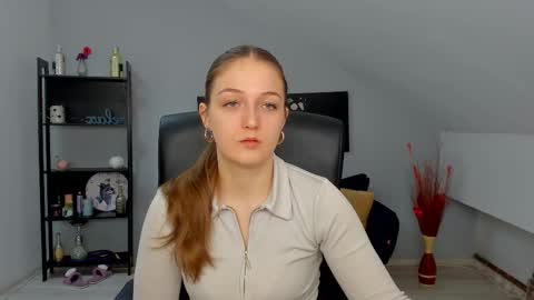 annewilsonn online show from March 5, 4:43 am