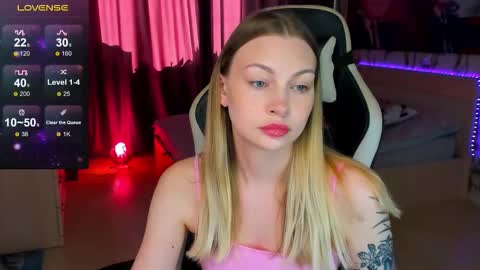 Snapshot of annie69kiss chatting on September 13, 8:39 am Annie online show from September 13, 8:39 am