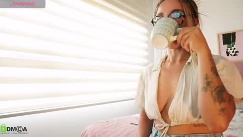 Annie online show from April 12, 3:49 pm