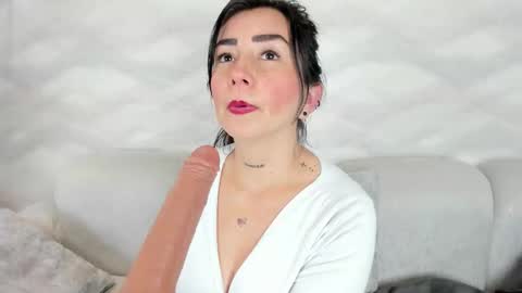 im annie   online show from November 7, 12:51 pm