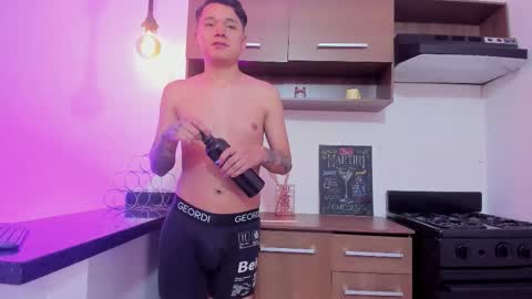 Annie And Leandro online show from November 14, 8:33 pm