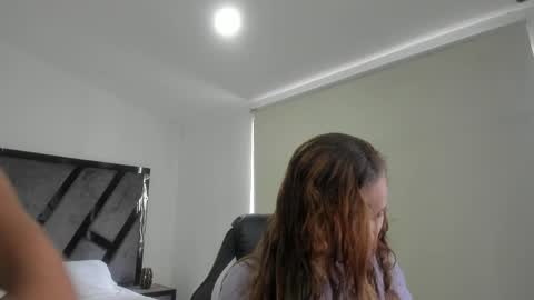 Annie and Stefan online show from June 8, 2:40 pm