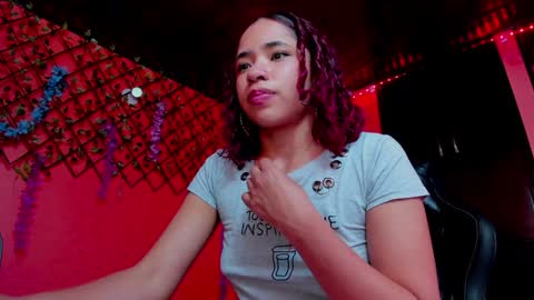 Annie online show from December 13, 8:04 pm