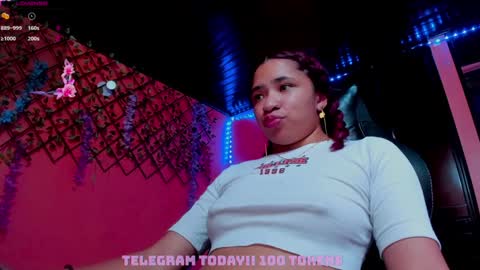 Annie online show from February 8, 9:15 pm