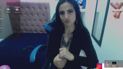Snapshot of anniee_x chatting on February 12, 12:33 pm Anniee online show from February 12, 12:33 pm