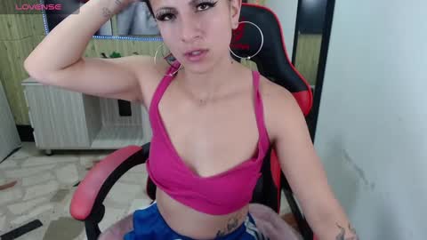 Snapshot of anniee_x chatting on January 28, 11:49 am Anniee online show from January 28, 11:49 am