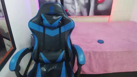 Snapshot of anniee_x chatting on January 25, 2:36 pm Anniee online show from January 25, 2:36 pm