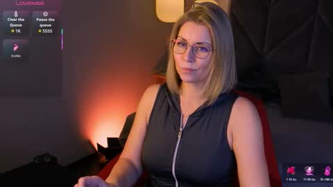 Annie online show from November 28, 2:02 pm