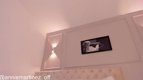 Annie online show from March 8, 5:54 pm