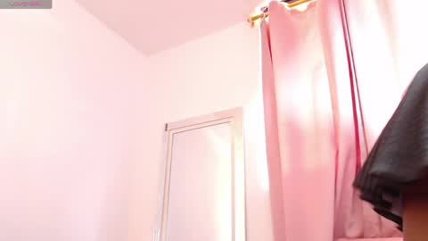 annie online show from March 28, 10:44 pm