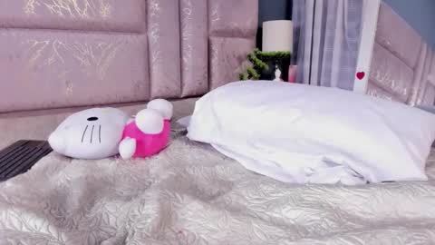 Annie online show from October 11, 1:05 pm