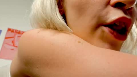 annietinky online show from November 4, 4:47 am